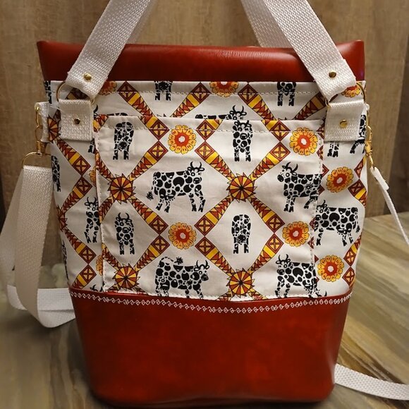 New Bucket Saddle Bag Purse Tote Red White Cow Bulls Southwestern print Pleather - Picture 2 of 6